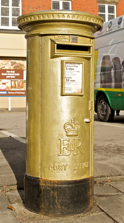 Gold Post Box E 002 N265