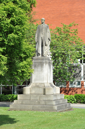 Albert Statue 005 D218