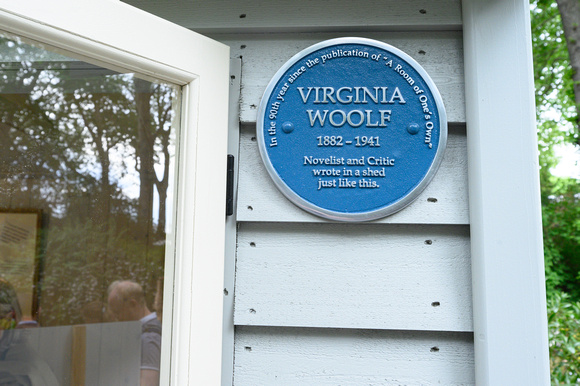 Virginia Woolf Shed 001 N699