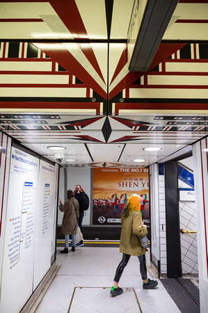 Leicester Sq Tube 018 N731
