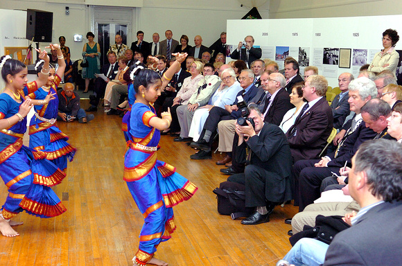 2006-05-13  Salford  Empfang abends 21 Tänzerinnen Gäste