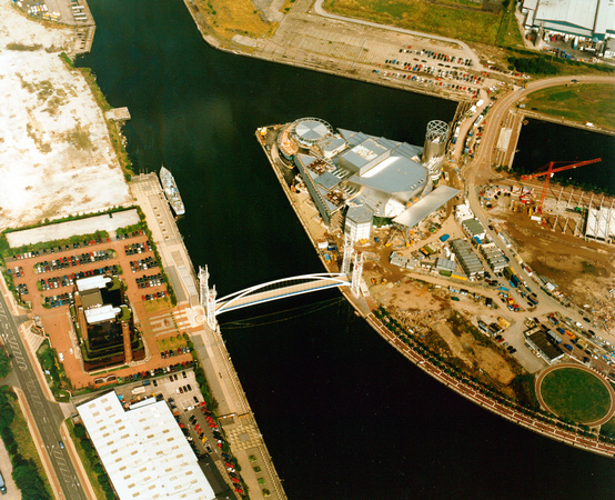 Quays Aerial 1999 08 D40